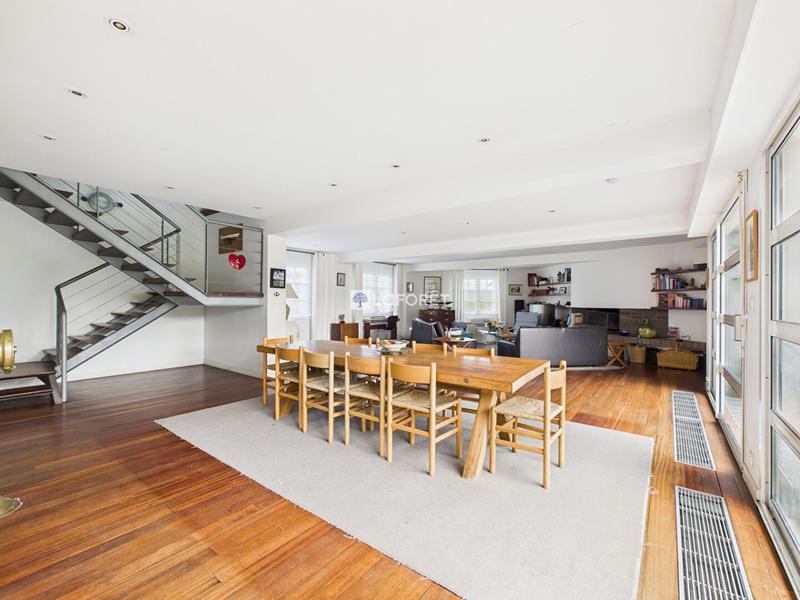 Maison - 256 m² - 6 pièces