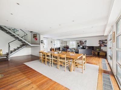 Maison - 256 m² - 6 pièces