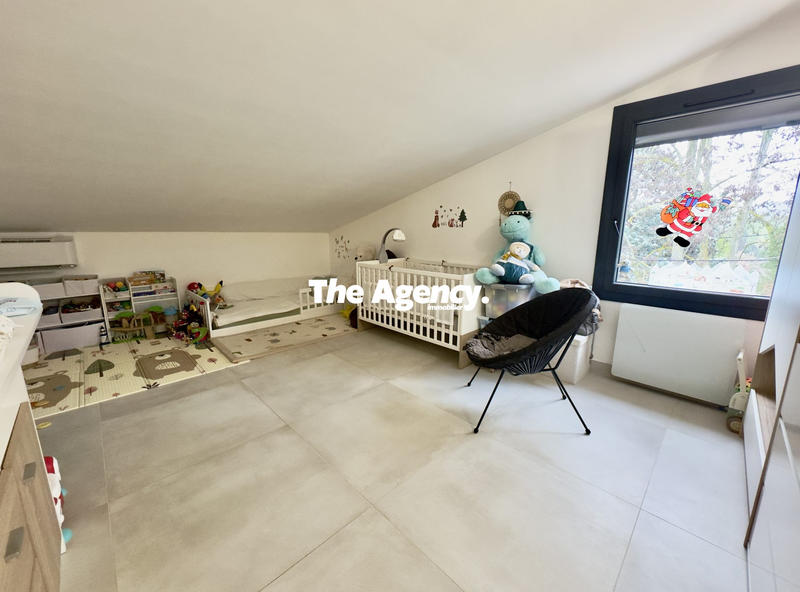 Villa - 203 m² - 9 pièces