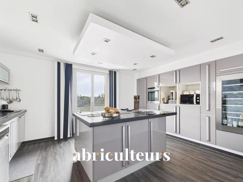 Appartement - 162 m² - 6 pièces