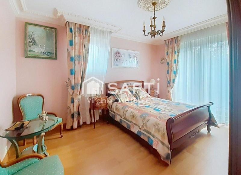 Maison - 254 m² - 12 pièces