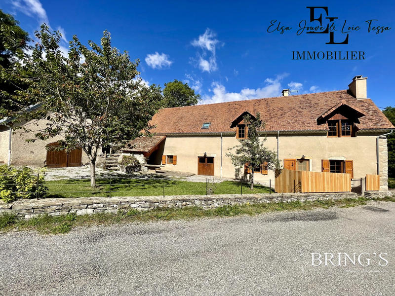 Maison - 266 m² - 9 pièces