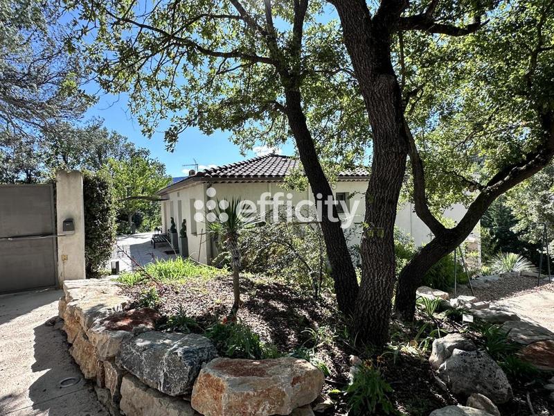 Maison - 290 m² - 11 pièces