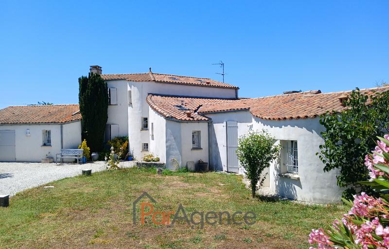 Maison - 204 m² - 5 pièces