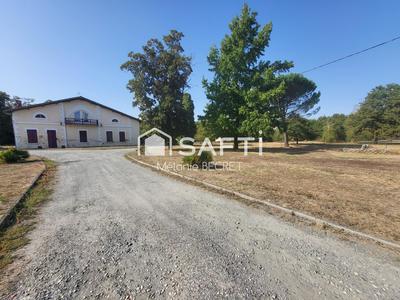 Maison - 270 m² - 9 pièces