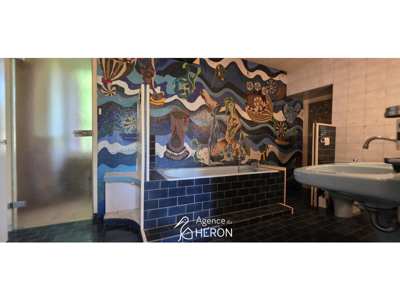 Maison - 201 m² - 7 pièces