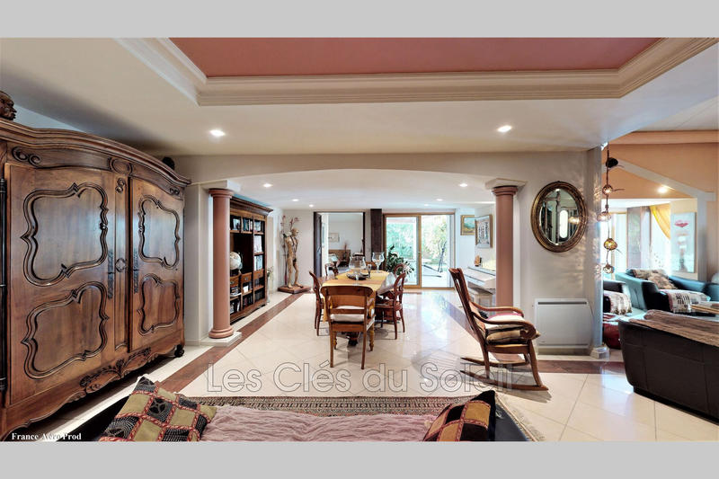 Maison - 227 m² - 8 pièces