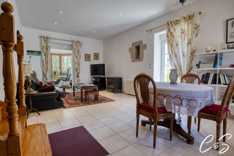 Maison - 219 m² - 8 pièces