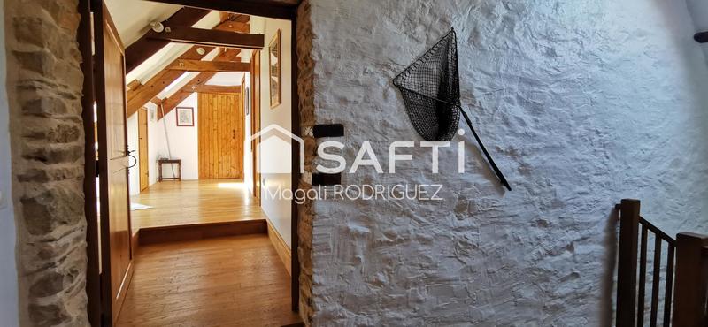 Maison - 280 m² - 10 pièces