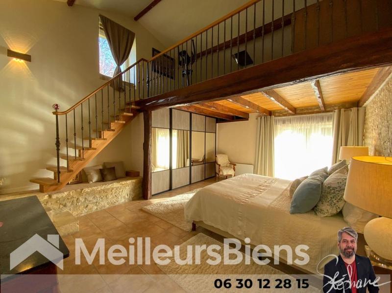 Maison traditionnelle - 227 m² - 10 pièces
