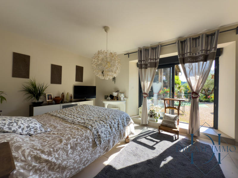 Maison - 260 m² - 7 pièces