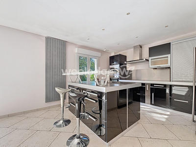 Maison traditionnelle - 166 m² - 6 pièces