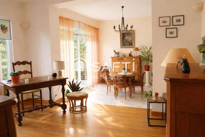 Maison - 165 m² - 9 pièces