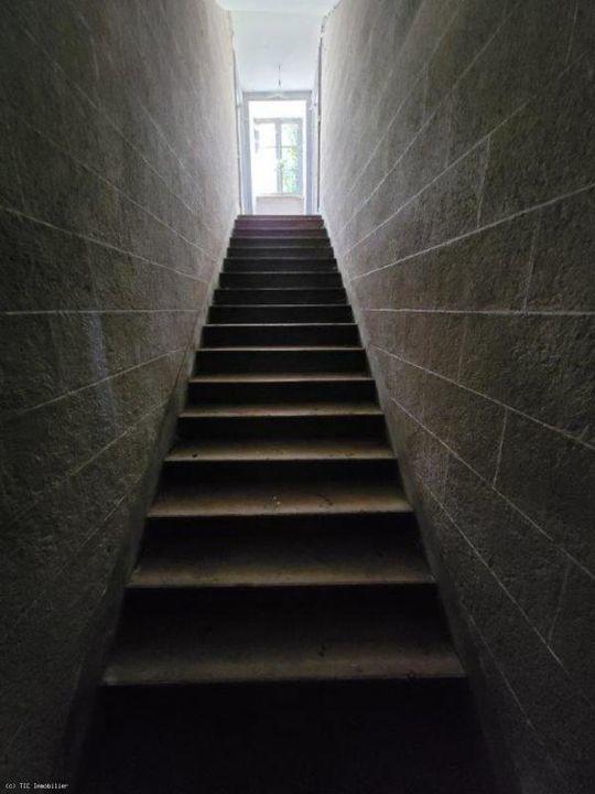 Maison - 235 m² - 9 pièces