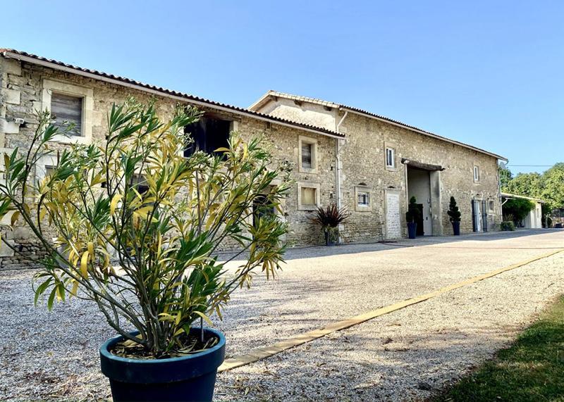 Maison - 240 m² - 6 pièces