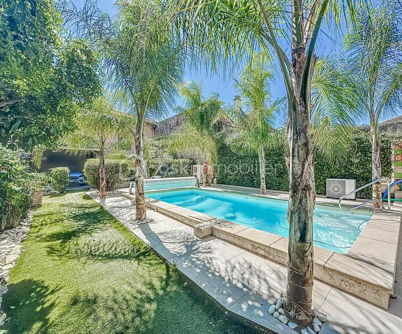 Propriété - 320 m² - 12 pièces