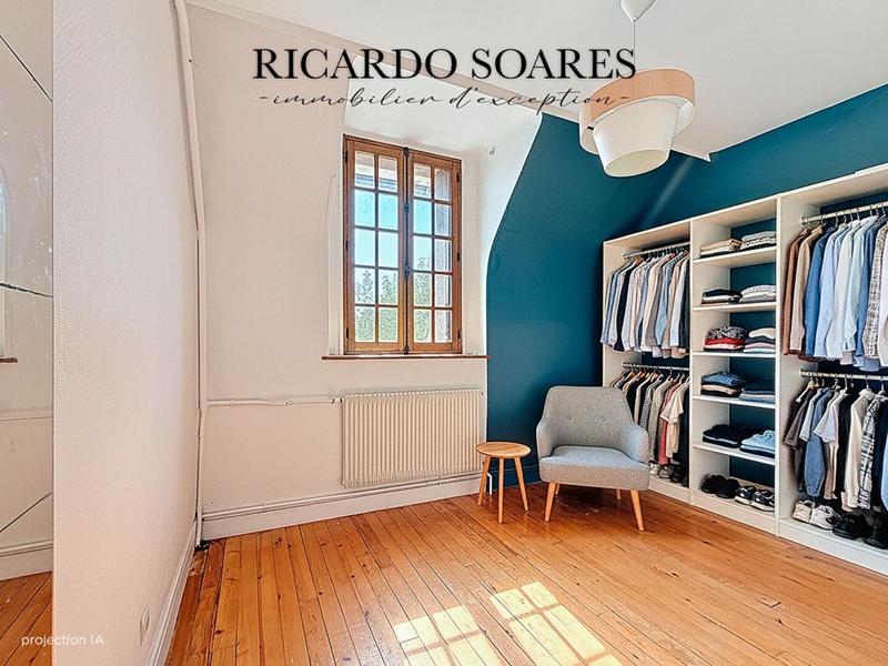 Propriété - 257 m² - 10 pièces