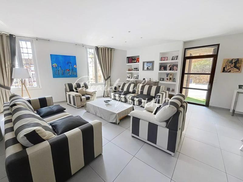 Maison de village - 296 m² - 6 pièces