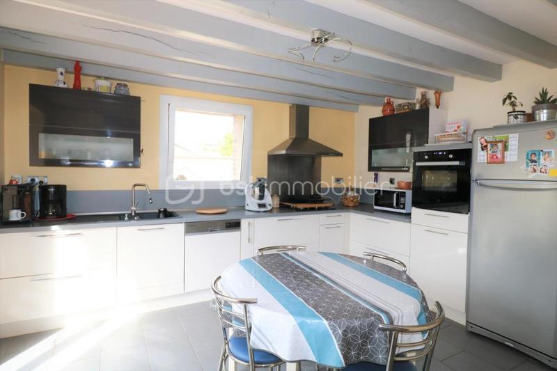 Maison - 230 m² - 7 pièces