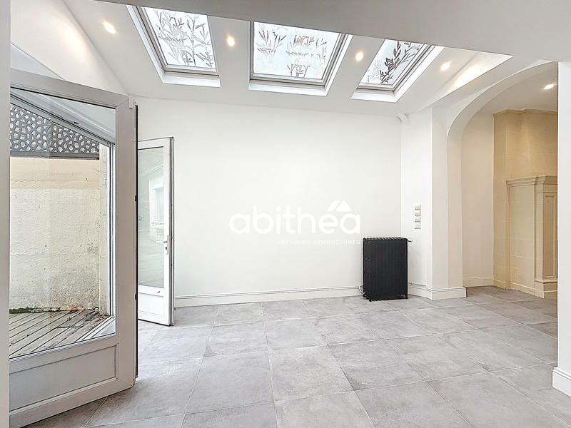 Maison - 205 m² - 9 pièces