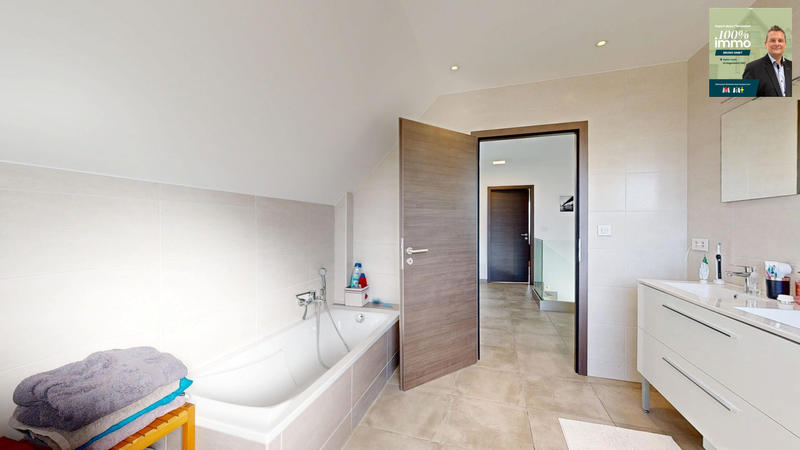 Maison - 222 m² - 7 pièces