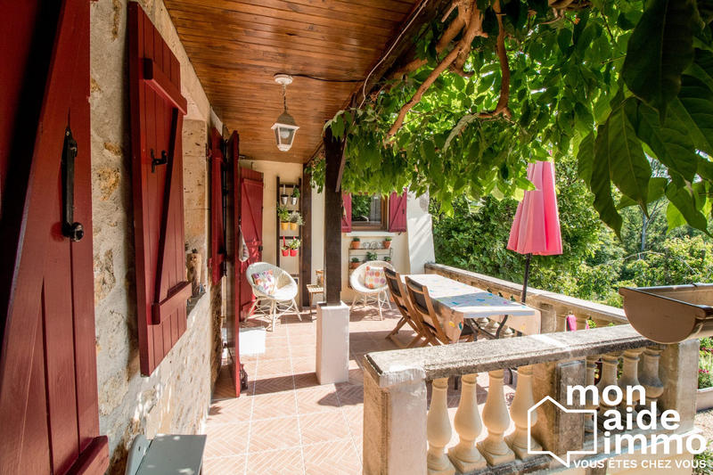 Maison - 240 m² - 15 pièces