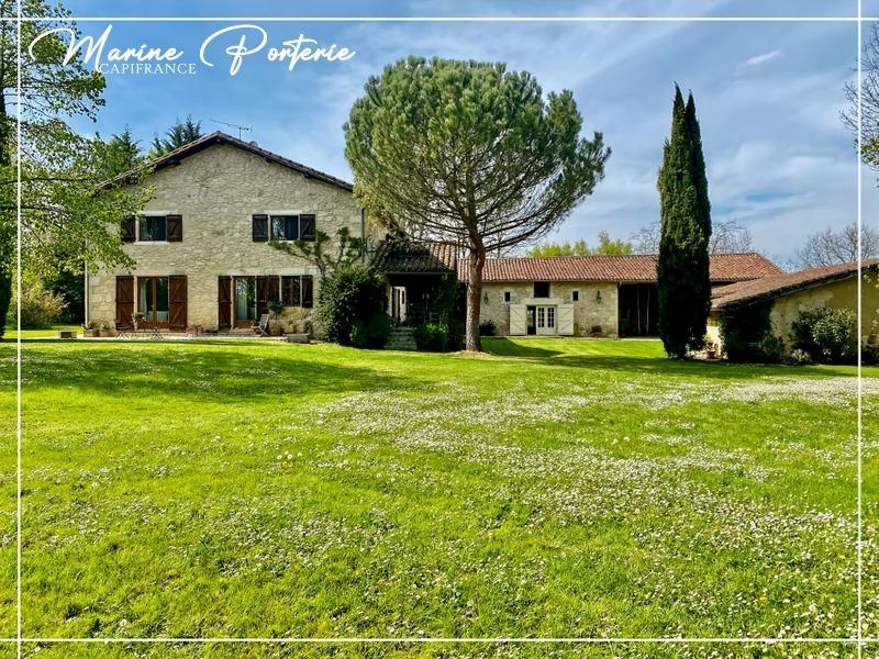 Maison en pierre - 235 m² - 5 pièces