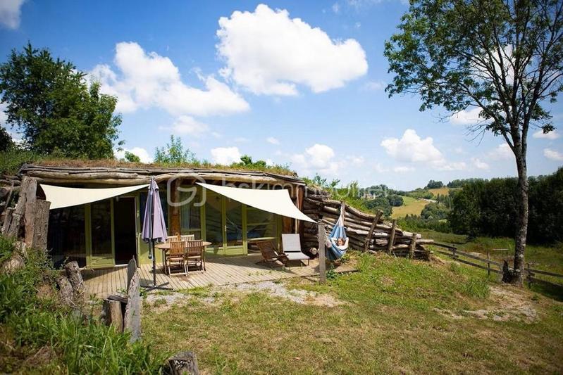 Maison - 600 m² - 30 pièces