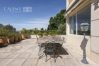 Appartement - 200 m² - 4 pièces