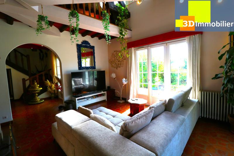 Maison - 290 m² - 8 pièces