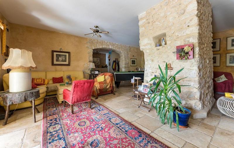 Mas - 691 m² - 13 pièces