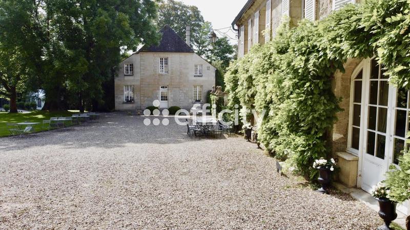 Maison - 447 m² - 12 pièces