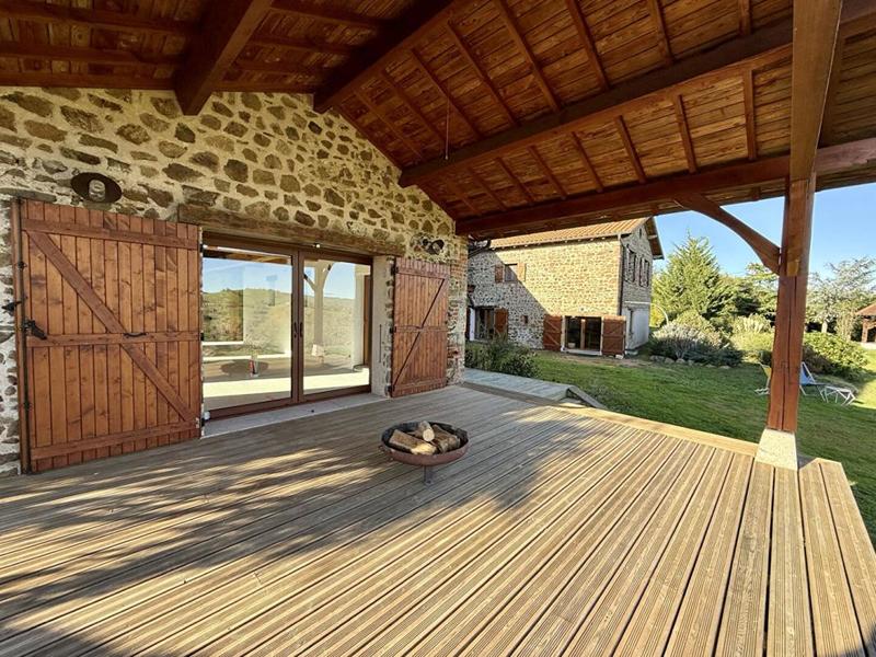 Maison - 330 m² - 8 pièces