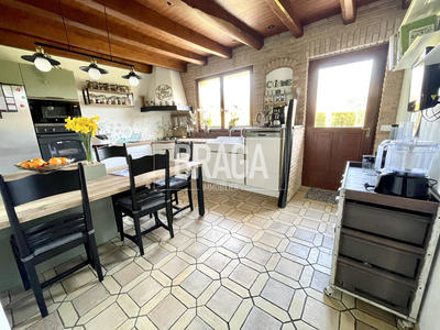 Maison - 240 m² - 8 pièces