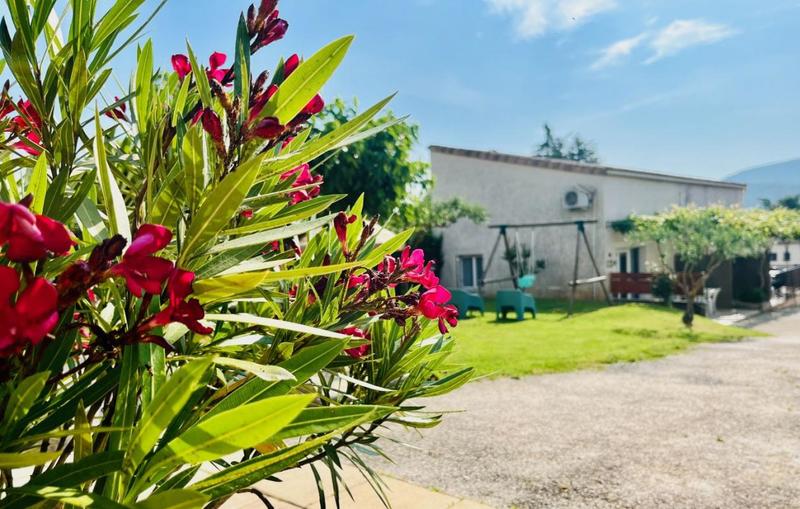 Propriété - 719 m² - 37 pièces