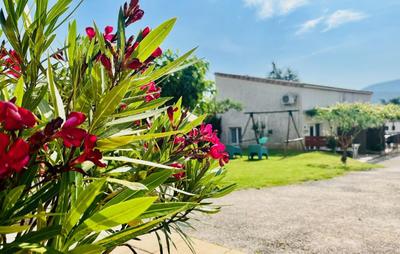 Propriété - 719 m² - 37 pièces