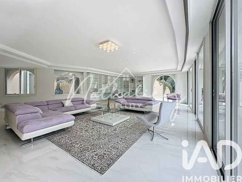 Maison - 550 m² - 13 pièces