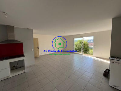 Maison - 92 m² - 5 pièces