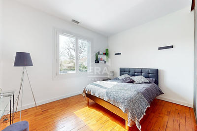 Maison - 222 m² - 10 pièces