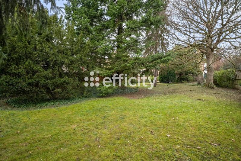 Maison - 210 m² - 9 pièces