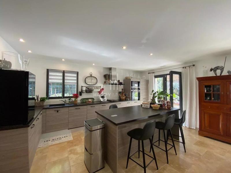 Maison - 180 m² - 7 pièces