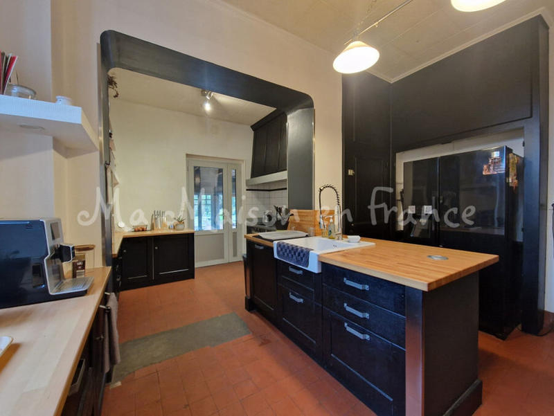 Demeure - 240 m² - 9 pièces