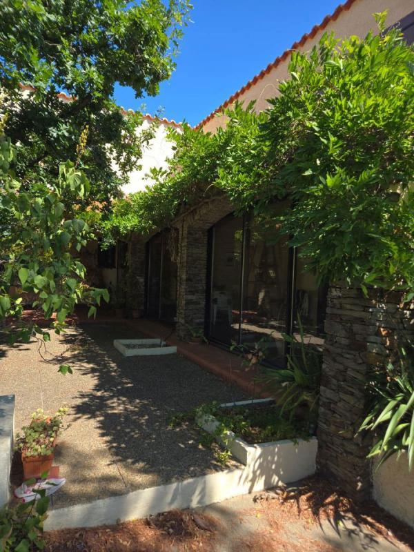 Propriété - 320 m² - 9 pièces