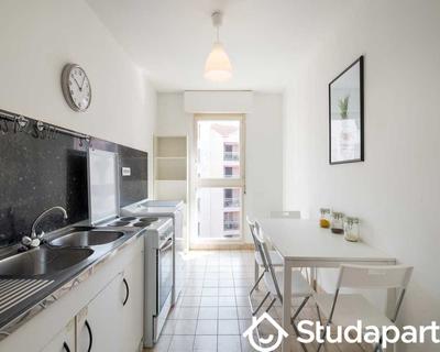 Chambre - 100 m² - 1 pièce