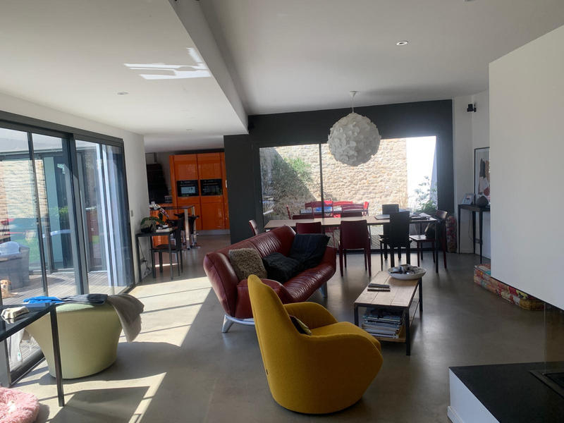 Maison contemporaine - 211 m² - 6 pièces