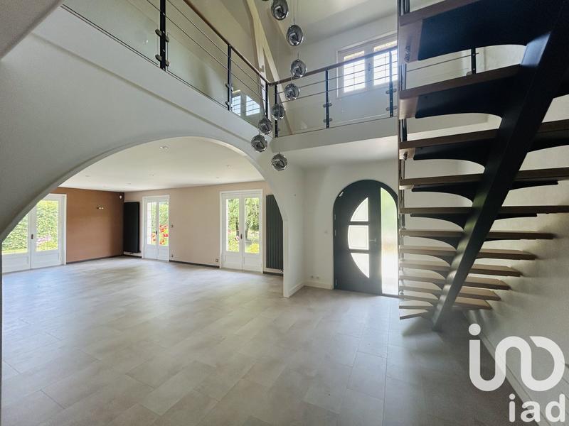 Maison - 216 m² - 8 pièces