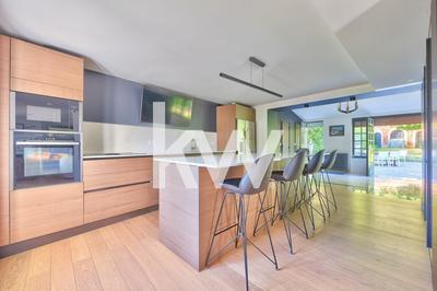 Maison - 351 m² - 8 pièces