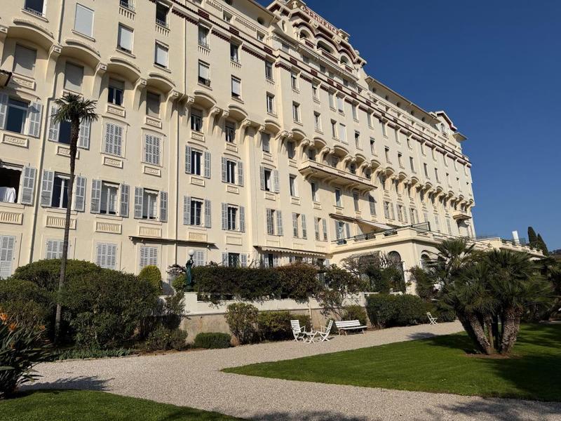 Appartement bourgeois - 174 m² - 6 pièces