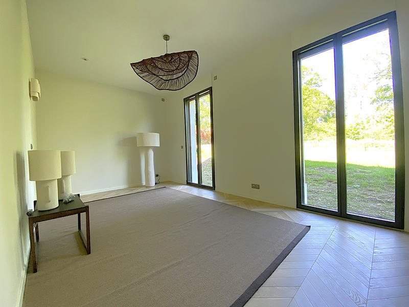 Propriété - 354 m² - 8 pièces