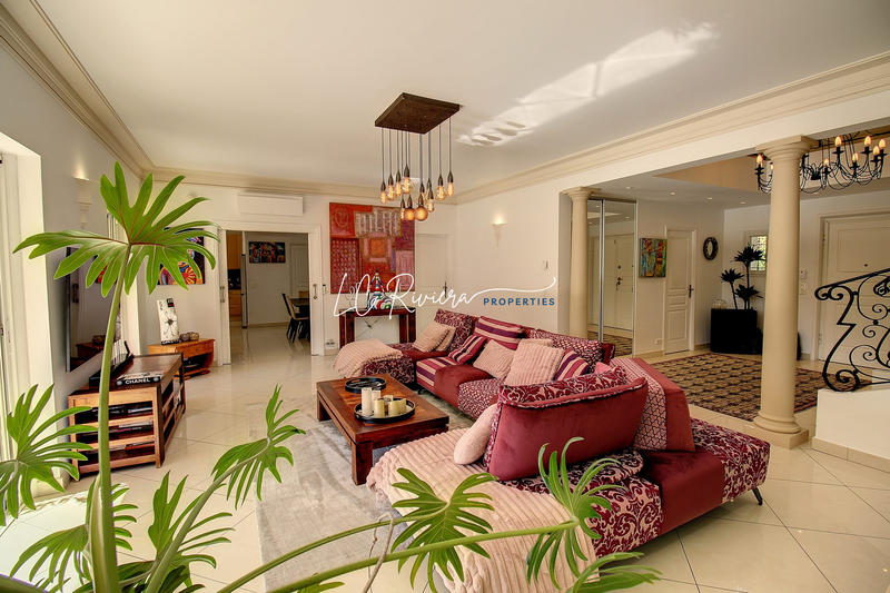 Villa - 300 m² - 8 pièces